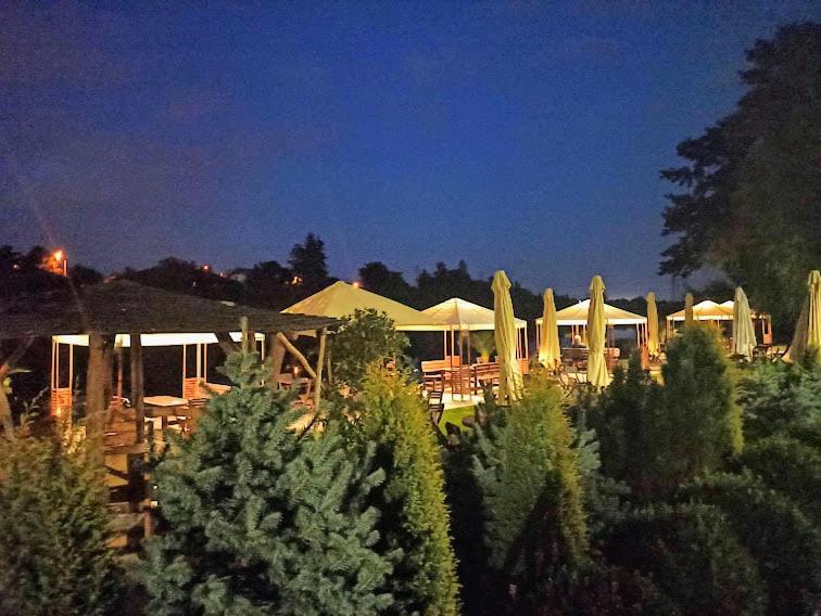 Šeberák - ubytování v chatičkách a v luxusních stanech Praga Esterno foto